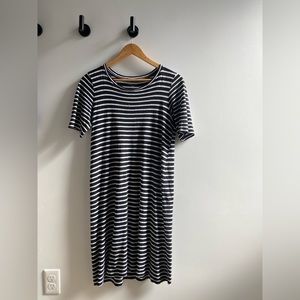 100%linen Eileen Fisher shirt dress
